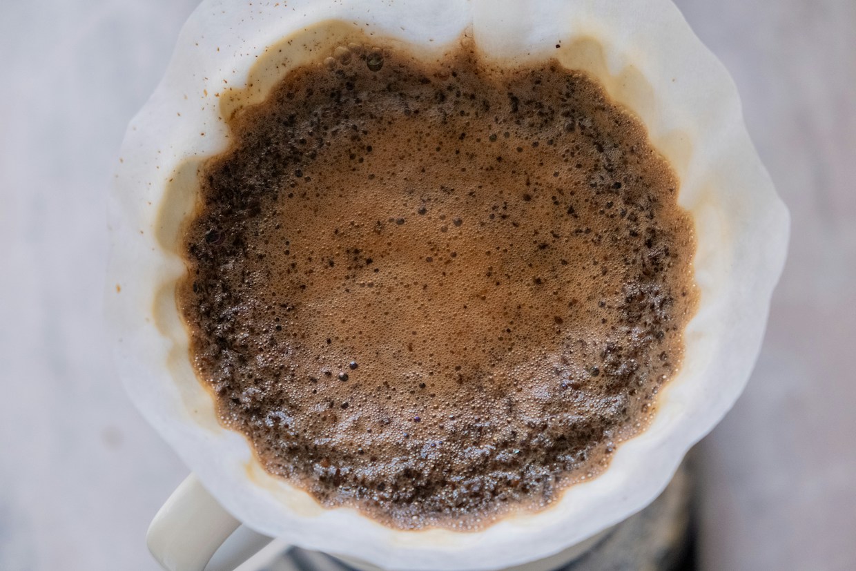 バイオチャーとしてのコーヒーかすが有毒ガスを処理できる可能性（Spent Coffee Grounds as Biochar Could Treat Toxic Gas）