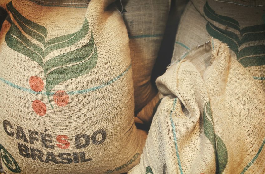 ブラジルの大雨による収穫遅延を受け、コーヒー価格が上昇（Coffee Sees Price Hike After Heavy Rains Delay Brazil Harvests）