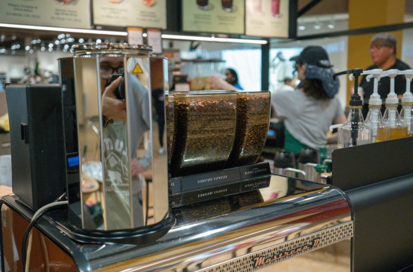 スターバックスの従業員、新しいブレンドパウダーへの曝露による潜在的な健康被害を懸念（Starbucks Workers Raise Potential Health Concerns Over Exposure to New Blending Powder）