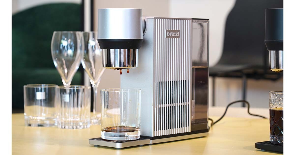 コールドブリューがわずか5分、元DJIエンジニアが開発した小型コーヒーマシン「Brezi」