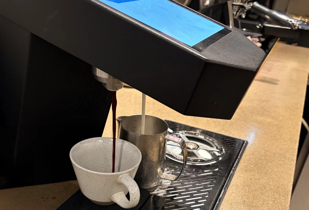 事前に仕込んだエスプレッソは賛否両論だが、受け入れられる余地はある（Pre-batched espresso is divisive, but there’s space for it）