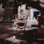 コーヒーの飲用がより引き締まった体組成と性別特有のホルモンパターンに関連していることが判明（Coffee consumption linked to leaner body composition and sex-specific hormone patterns）