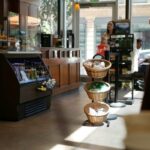 コンビニエンスストア、コーヒーショップやドライブスルーに対抗するためコーヒー提供を強化（Convenience Stores are Increasingly Ramping Up Offerings to Compete with Coffeehouses and Drive-Thrus）