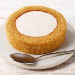 コーヒーが3層で重なる！ローソン「プレミアムロールケーキ　白バラコーヒー」