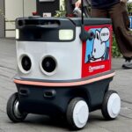 出前館、東京・笹塚で自律走行ロボットによるフードデリバリー実証　都内では初の本格実施