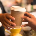 テイクアウト用のコーヒーカップはそれほど安全ではないかもしれない、そしてもちろん、カフェインがその理由ではない（Your Takeaway Coffee Cups May Not Be That Safe, And No, Caffeine Is Not The Reason）