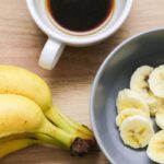 ラテを超えてバナナとコーヒーを合わせる9つの方法 - Tasting Table（9 Ways To Pair Banana And Coffee Beyond Lattes - Tasting Table）