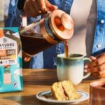 テイラーズ、カフェイン半減の「ハーフ・カフェ」発売で低カフェイン動向に対応 - ザ・グローサー（Taylors taps reduced caffeine trend with Half Caff launch - The Grocer）