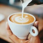 コートジボワール、カカオおよびコーヒーの生産者価格引き下げを発表