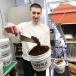ノバスクシャ州の企業、古いコーヒーかすをココアの代替品に変換（Nova Scotia business turns old coffee grounds into cocoa alternative - SaltWire）
