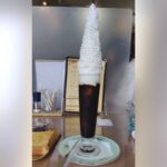 店員「いつか倒れます」『危険な』ウインナーコーヒー ⇒ どういうこと！？〝想像を超えた〟姿に「制限時間（物理）か」「カロリーやばそう！」